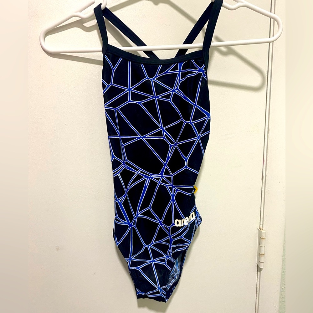 NWT Arena Size 24 swimsuit 💦💦